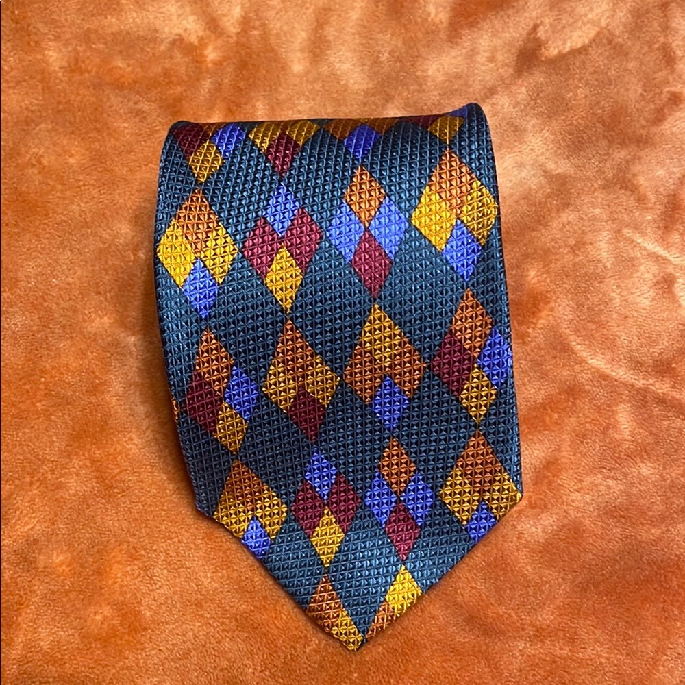 Echo Red and Purple Geometric Tie